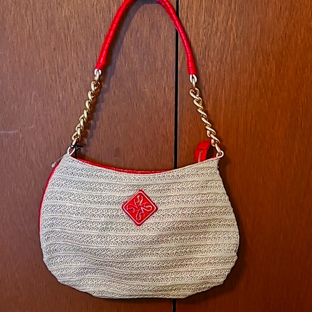 NWOT Simply Vera Wang straw handbag with red accents